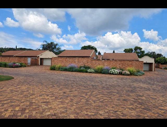 2 BEDROOM TOWNHOUSE FOR SALE IN ELARDUSPARK